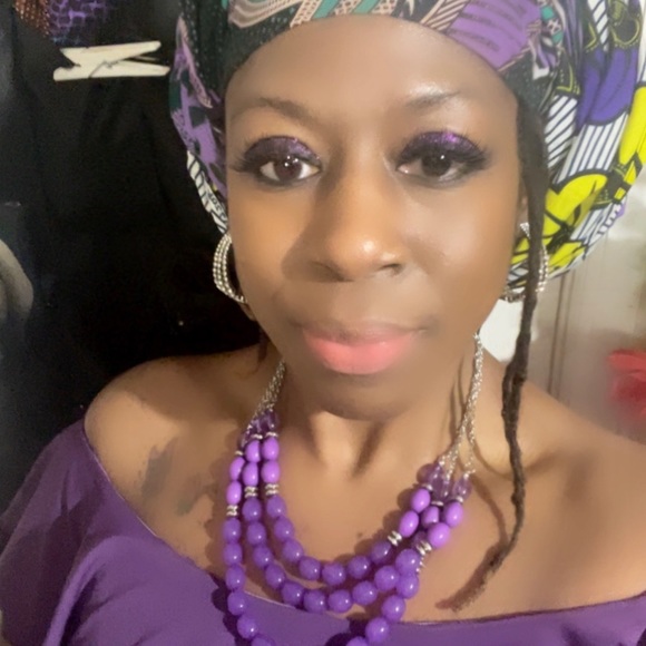 Meet your Posher, Nichole - Picture 4 of 14